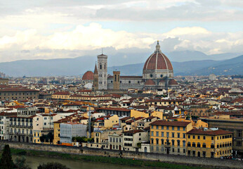 Fototapeta na wymiar View of the city of Florence on a cloudy day from a hilltop