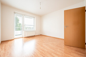 Empty room in flat, light, space.