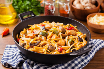 Indonesian pasta with chicken, pieces of bamboo and mushrooms.