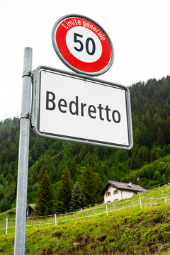 Ortsschild "Bedretto" im Bedrettotal, Kt. Tessin, Schweiz