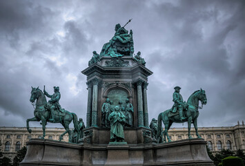 Obraz premium Ancient statue of the imperial Maria Theresa in Vienna 