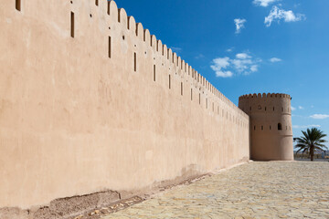 Exterior view of wall and tower of Sunaysilah fort in town of Sur, Oman © Jürgen Bochynek