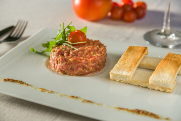 beef tartar with tomato