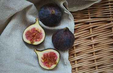 Fresh figs on a towel on a wicker tray