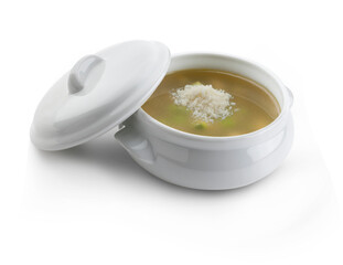 Sopa de cebolla con queso  sobre donde blanco, vista desde arriba. Onion soup with cheese on a white whet, top view.