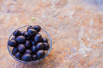 Black olives in a glass.