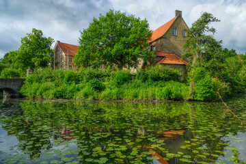 Natur und Burg aus der Renaissance-Zeit in Lüdinghausen