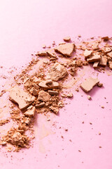 Fototapeta premium beige and crushed face powder on pink