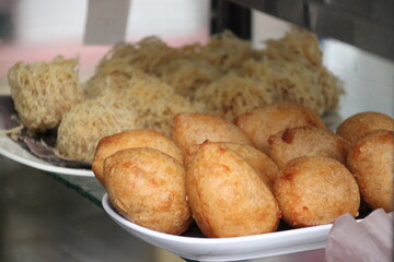 frying Chinese snack 