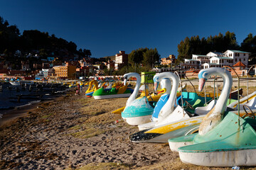 Sporty wodne na jeziorze titicaca