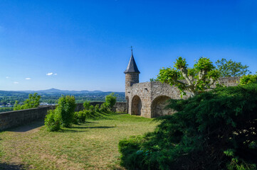 Fototapeta na wymiar Ausblick von einer Burganlage auf dem Abteiberg in Siegburg
