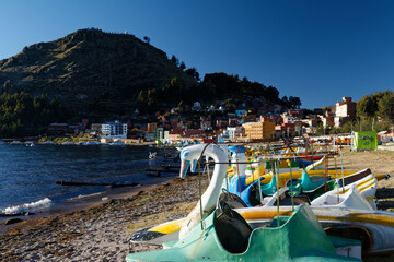 Sporty wodne na jeziorze titicaca