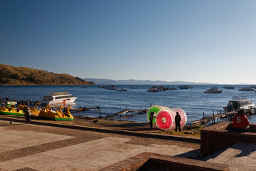 Sporty wodne na jeziorze titicaca