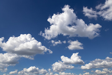 Wolken als Hintergrund 3 bei 24mm