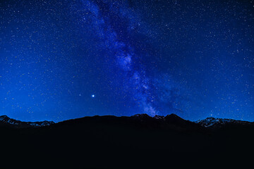 Milchstraße über Berggipfel © Digitalpress