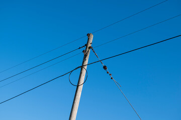 Strom Mast