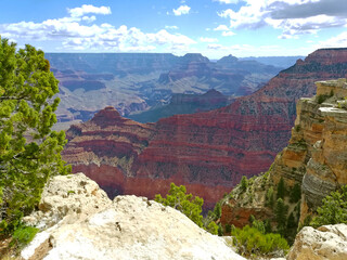 Der Blick in die Schlucht des Grand Canyon in den USA. 