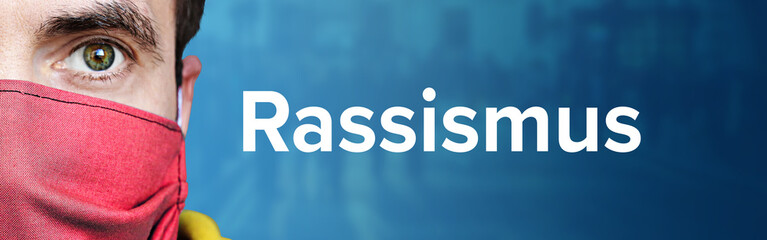 Rassismus. Demonstrationen. Portrait von Mann mit Gesichtsmaske. Hintergrund blau mit Text....