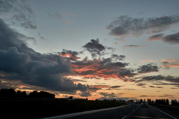 Fototapeta na wymiar evening. sunset. field. sun. clouds