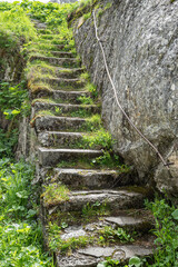 Alte Steintreppe hinter der anglikanischen Kapelle, bei Gletsch, Goms, Kt. Wallis, Schweiz