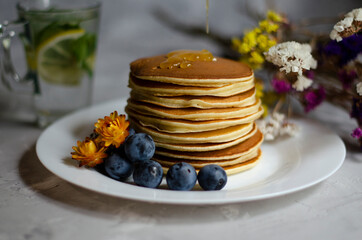 pancakes with honey and berries