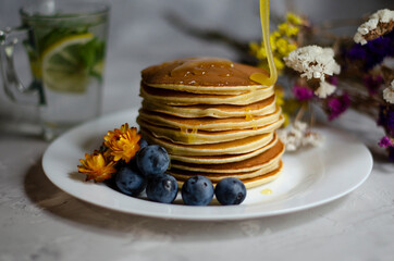 pancakes with honey and berries