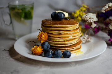 pancakes with honey and berries