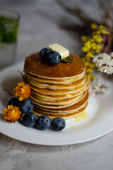 pancakes with honey and berries