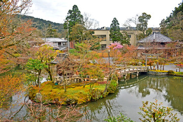 Fototapeta na wymiar Eikando Zenrinji lake in Kyoto, Japan