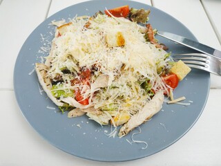 Salad mix, tomato, fried chicken, Parmesan cheese, crackers, Caesare sauce