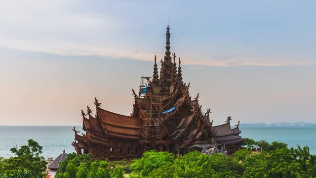 The Sanctuary of Truth (Prasat Sut Ja-Tum).The largest wooden castle in the world. Is a gigantic wooden construction by the sea on the outskirts of Pattaya, Thailand