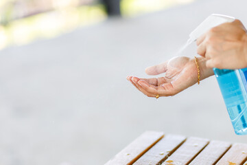 Obraz premium Hand is cleaning her hands with spay alcohol. To get rid of various germs and viruses. Dirty skin care hygiene concept.