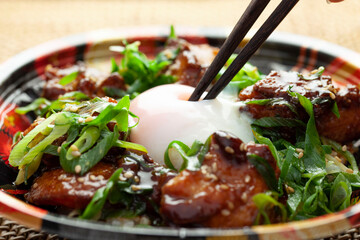 お惣菜の焼き鳥丼
