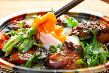 お惣菜の焼き鳥丼