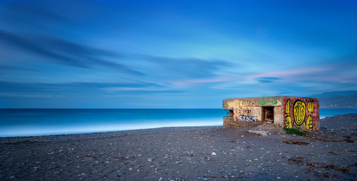 El b&uacute;nquer de la guerra abandonado. The abandoned war bunker.