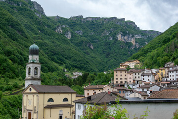 Fototapeta na wymiar Village of Giazza, typical italian village in the dolomites mountains