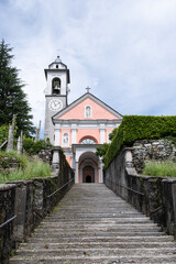 Fototapeta na wymiar Kirche im Tessin
