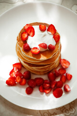 pancakes with strawberries