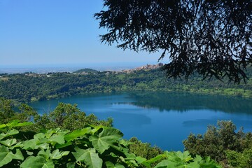 Fototapeta na wymiar Castelli Romani, Roma, Italia-Lago di Nemi.Il lago Nemi visto da uno dei numerosi punti panoramici nell'omonimo borgo.
