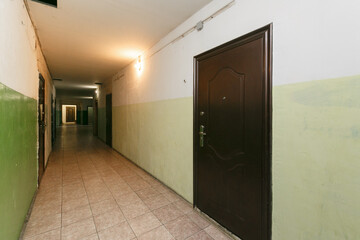 Obraz premium entrance door to the apartment in the entrance