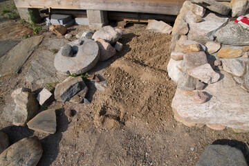 Level construction of a natural stone staircase