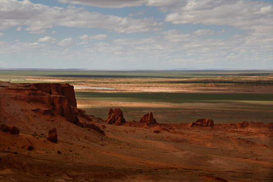 Red Cliffs and Grasslands of the Gobi Desert in Mongolia © EFStock