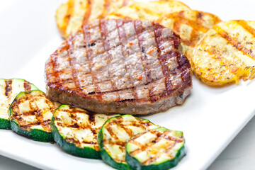 grilled tuna with potatoes and zucchini