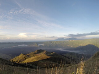 Cratère au mont Batur à Bali, Indonésie