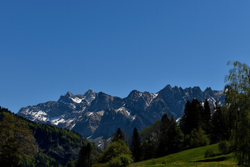 Fototapeta na wymiar Säntis der höchste Berg in der Ostschweiz bei strahlend blauem Himmel 7.5.2020