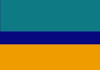 Playa de arena amarilla con mar azul y cielo horizonte