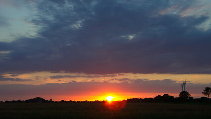 Sonnenuntergang am Horizont