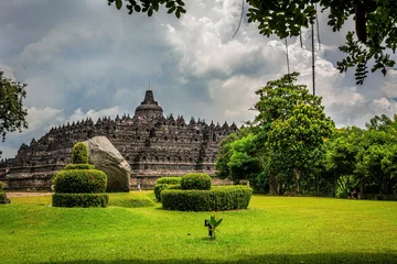 Fototapeten Beautiful magnificent Borobudur temple in Java Island, Indonesia © sadagus