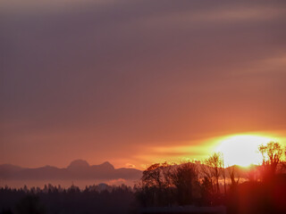 Fototapeta na wymiar Violet sky and bright sunrise over Cascade Mountain Range in Washington State.