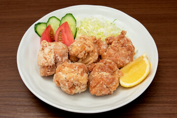 唐揚げと野菜サラダ